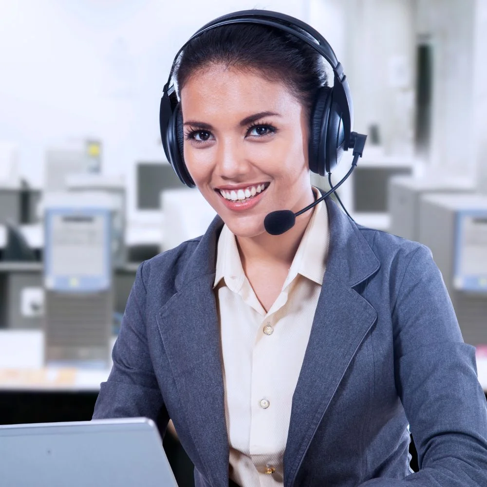 Atendente do NR13 AutoDocs pronta para responder seu contato